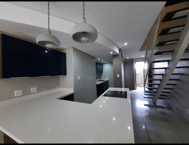 2 BEDROOM DUPLEX FOR SALE IN MENLO PARK